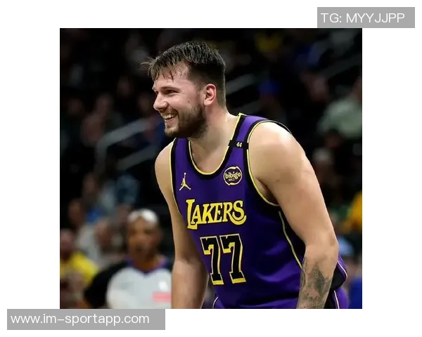 米勒质疑东契奇防守态度为何不积极协防只会摆手表示无奈